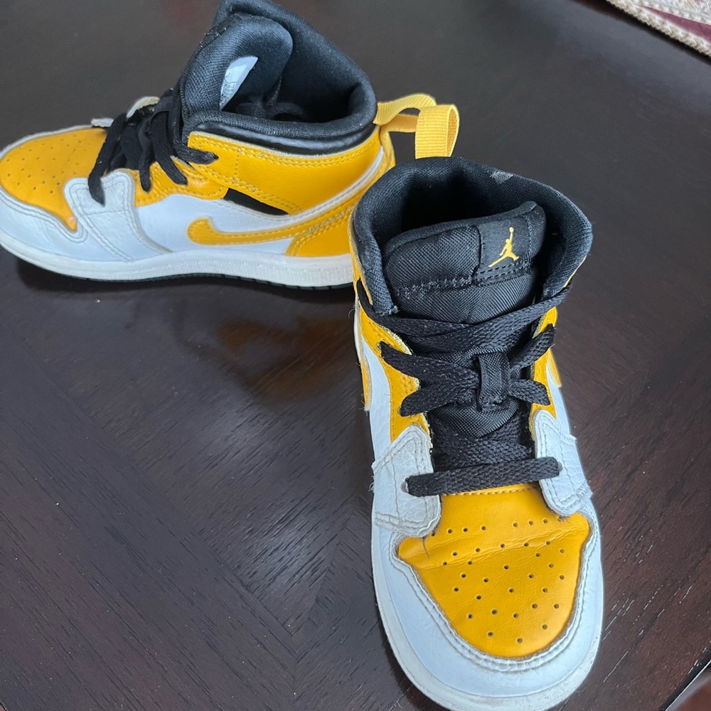 Toddler Retro Jordans size 8C